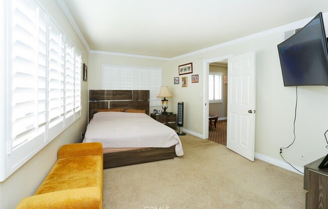 1423 S BEVERLY GLN BLVD
