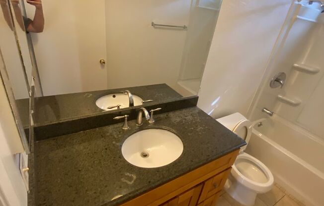 2 beds, 2 baths, $2,670, Unit E