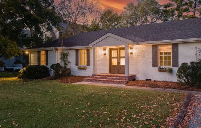 **ADORABLE DUBLEX IN BELLE MEADE WITH AMAZING YARD SURROUNDED BY MULTI-MILLION DOLLAR HOMES**