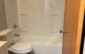 Studio, 1 bath, 350 sqft, $1,050, Unit Unit B2