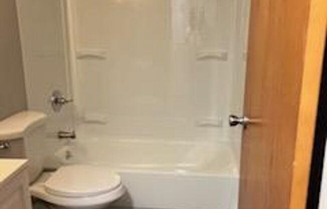 Studio, 1 bath, 350 sqft, $1,050, Unit Unit B2