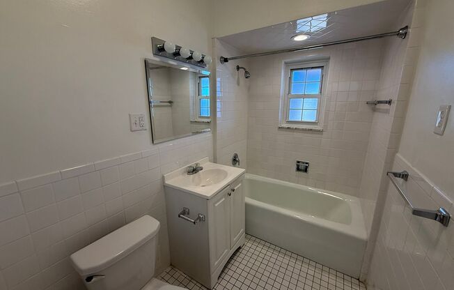 1 bed, 1 bath, 803 sqft, $2,450, Unit Royal York 1106