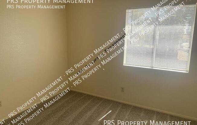 1327 W STRAFORD DR