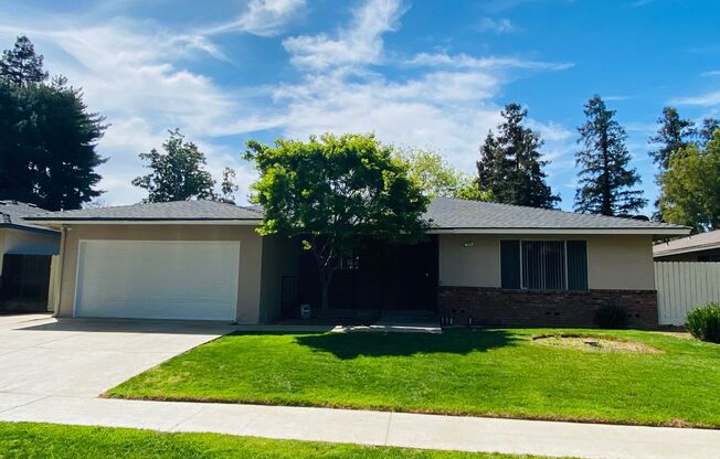 $2,395 Herndon & First, Spacious 4 Bedroom Home - E. Magill Ave, Fresno