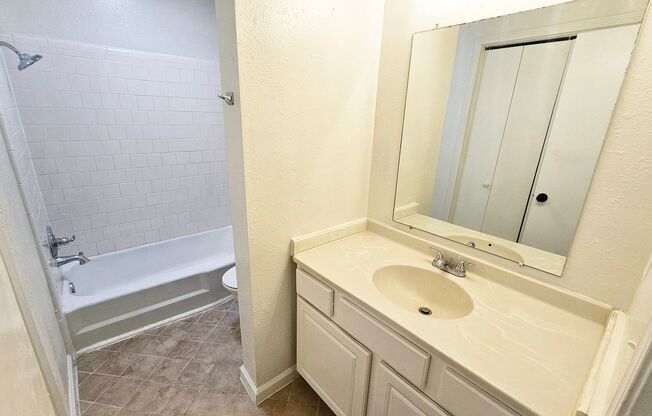 2 beds, 1.5 baths, $1,000, Unit #269