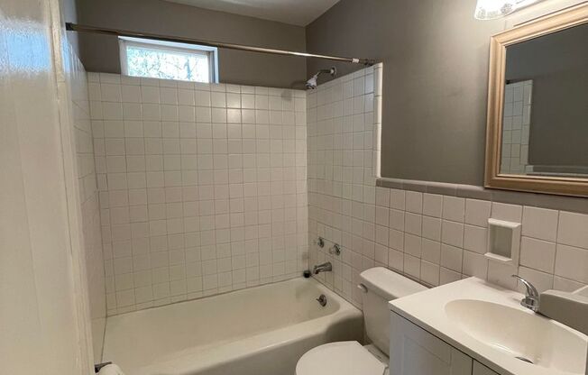 2 beds, 1 bath, $1,100, Unit Unit C