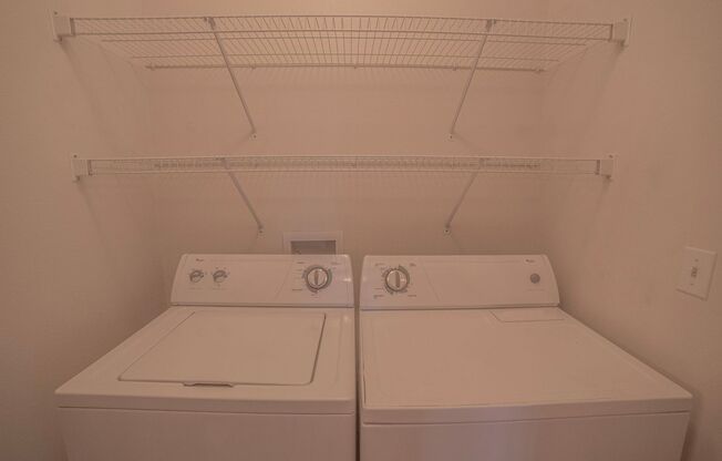 1 bed, 1 bath, 655 sqft, $895, Unit 800-305