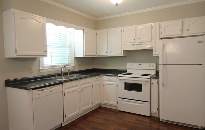 2 beds, 1 bath, $1,395