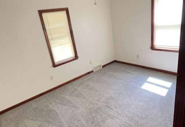 2 beds, 1 bath, $1,050