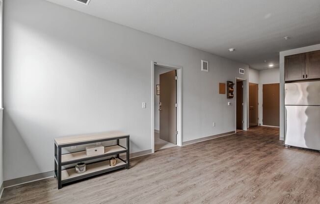 2 beds, 1 bath, 818 sqft, $2,300, Unit 212