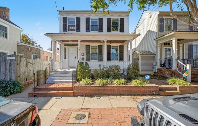 Charming 3-bedroom 2 bathrooms in Downtown Fredericksburg