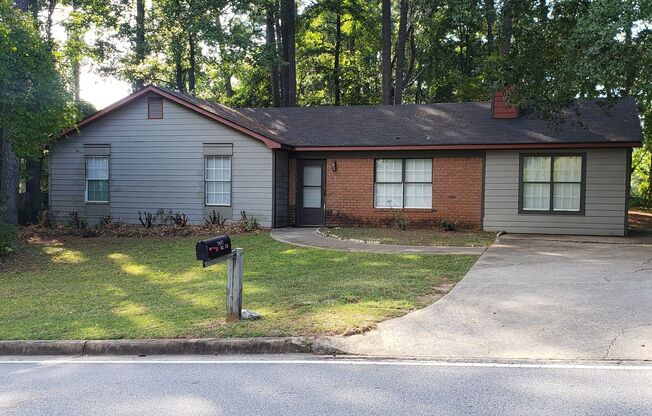 Spacious Ranch-Style 3 Bedroom Home with Bonus room Large back yard!