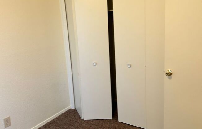 2 beds, 1 bath, 861 sqft, $970, Unit 54