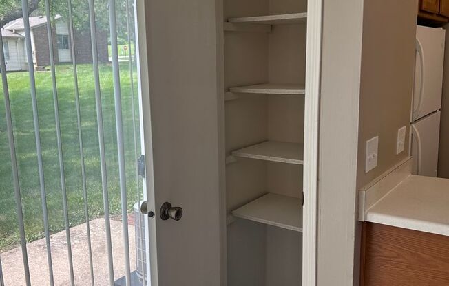 2 beds, 1 bath, 869 sqft, $1,159, Unit 12716S