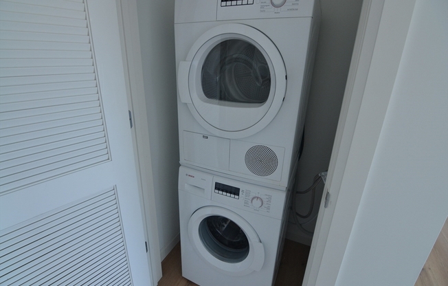 3 beds, 2 baths, 1,263 sqft, $6,850, Unit 829