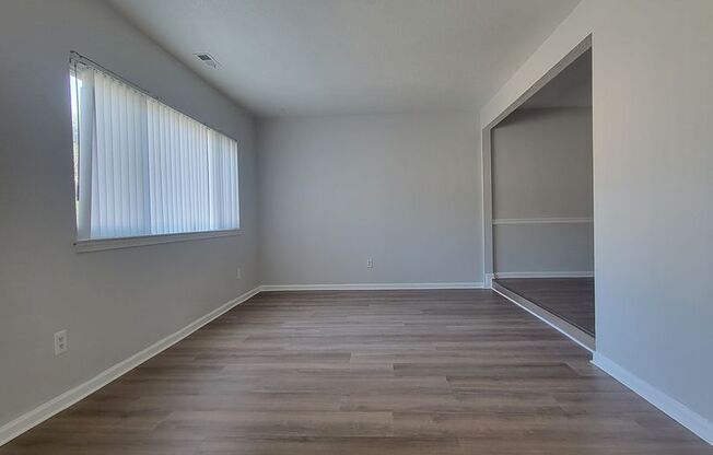 4 bedroom 2.5 bathroom townhouse