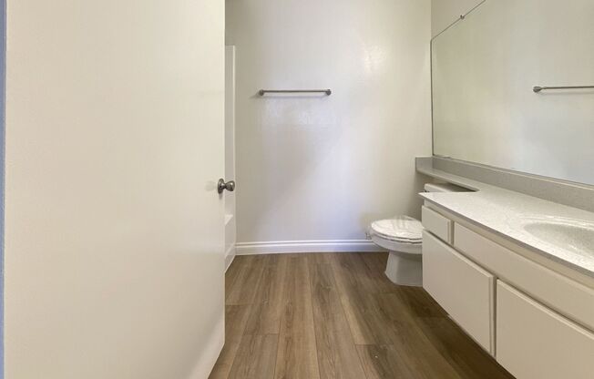 2 beds, 2 baths, 980 sqft, $2,295, Unit 4