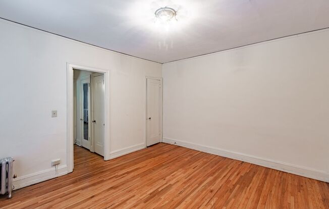 1 bed, 1 bath, 700 sqft, $999, Unit 33-209