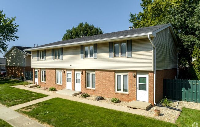 2 beds, 1 bath, 1,336 sqft, $1,195, Unit 411.5-3