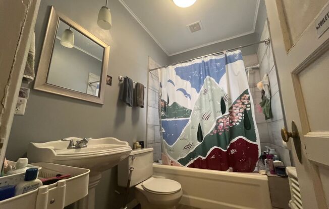 4 beds, 2 baths, $2,295, Unit 10