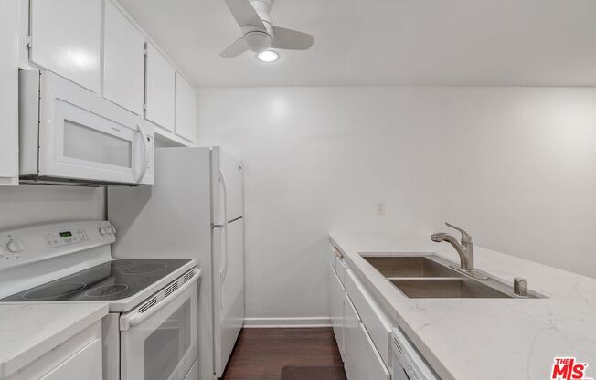 1 bed, 1 bath, 713 sqft, $2,600, Unit 113