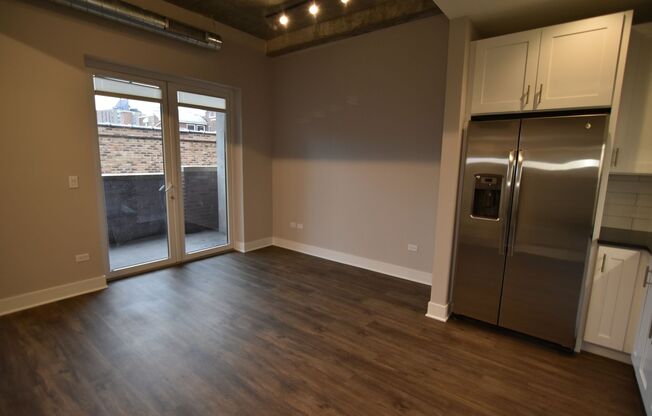 2 beds, 2 baths, 976 sqft, $4,275, Unit 3833-722