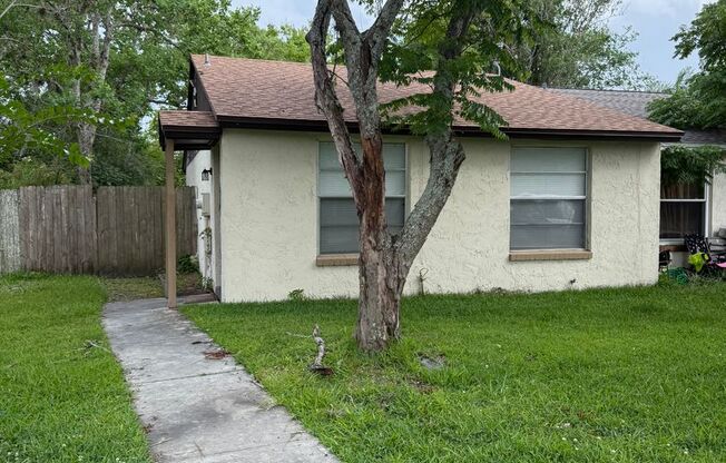 Nice 2/1 locted in Orange Park