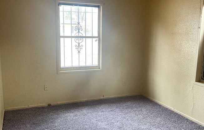 3 beds, 1 bath, $665