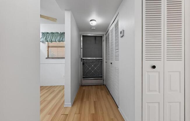2 beds, 2 baths, 806 sqft, $2,000