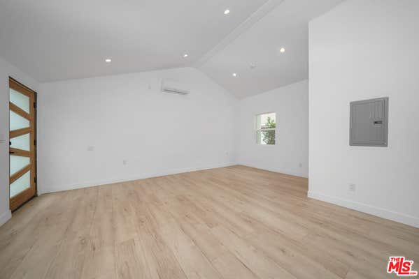 6835 YOLANDA AVE