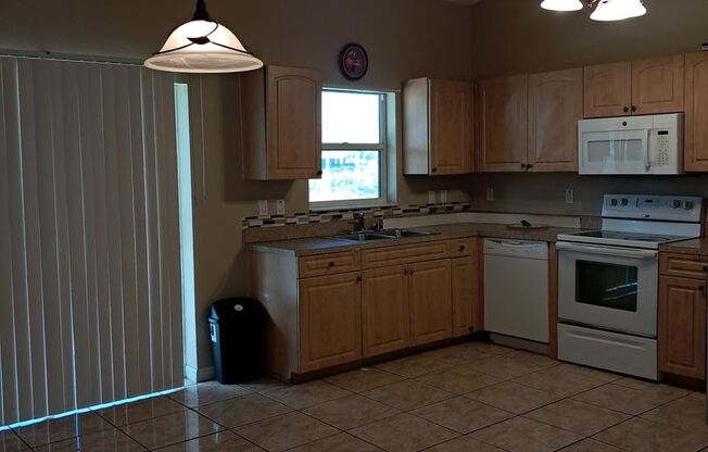 3 beds, 2 baths, $2,500