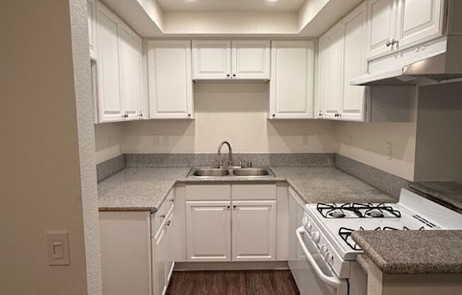 1 bed, 1 bath, 713 sqft, $1,995, Unit B053