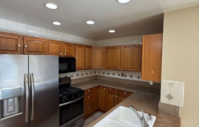 Beautiful 3 Bedroom, 2 Bathroom, Simi Valley Condominium, Ready for Move-In!