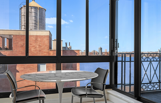 366 W 11 ST