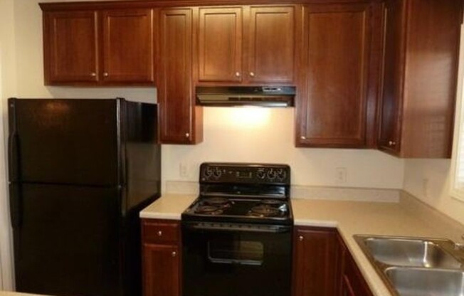 Bright & Spacious 3-Bedroom Townhome in Gated Community – Prime Lawrenceville Location