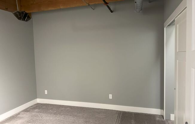 2 beds, 1 bath, 880 sqft, $2,075, Unit 422