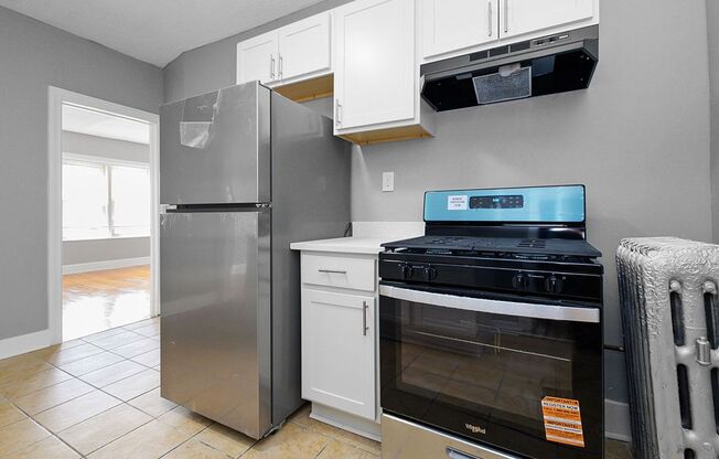 7556-58 S. Calumet Ave. / 320-28 E 76th St.