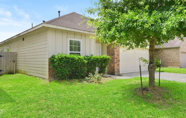 Charming & Spacious: A Must-See Near Lake Houston