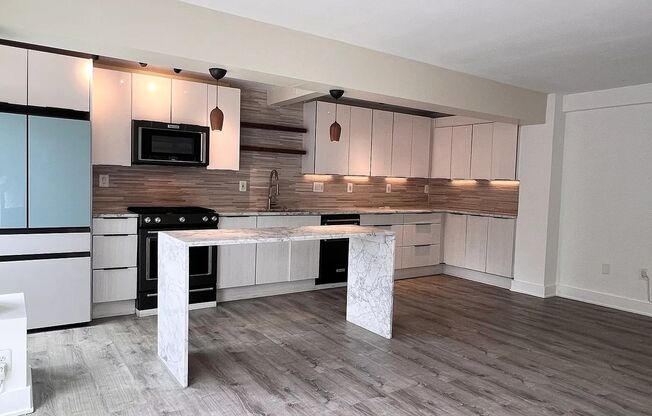 Great 2 Bed / 1 Bath Apartment near Embassy Row