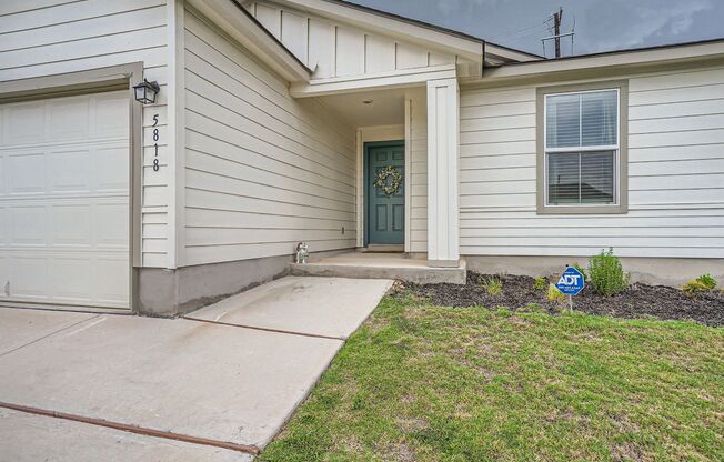 Cute & Cozy Home ~ 3/2 Single Story conveniently located to Randolph AFB and Ft Sam