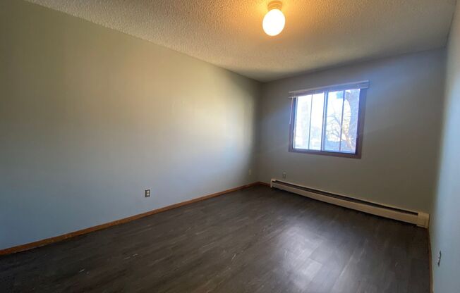 2 beds, 1 bath, $1,000, Unit #06