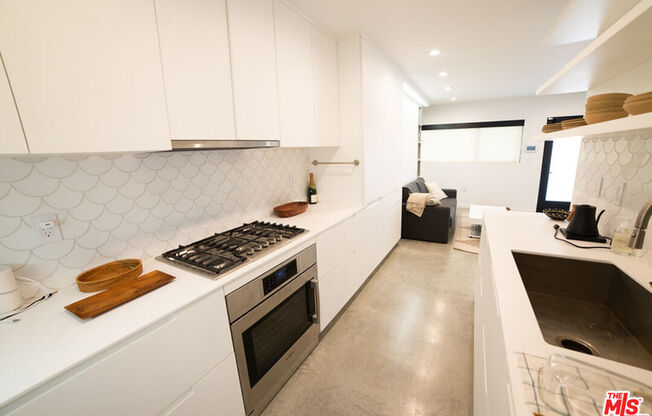 Studio, 1 bath, 321 sqft, $3,750, Unit 2