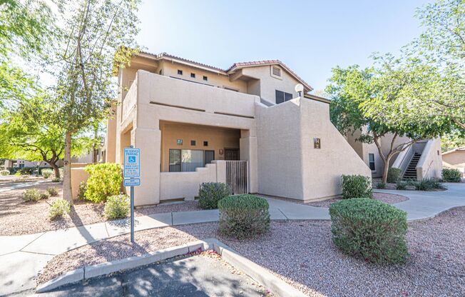 Spacious 2 Bed / 2 Bath Condo in Prime Chandler Location