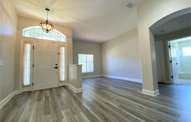Beautiful 3 Bedroom Home in Ormond Beach!