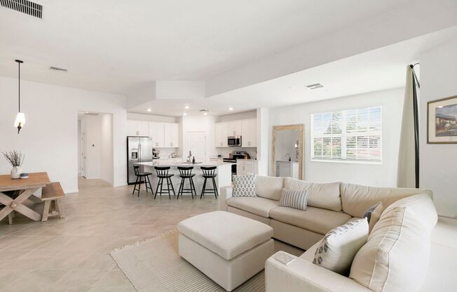 3 beds, 2 baths, $2,950, Unit #201