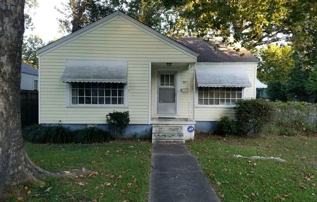 Great Find in Hillcrest! 2BR & 1 BA