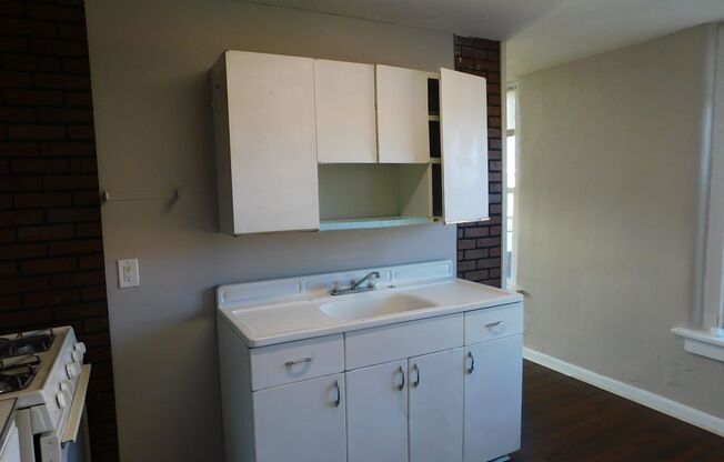 1 bed, 1 bath, 476 sqft, $600, Unit Unit 26