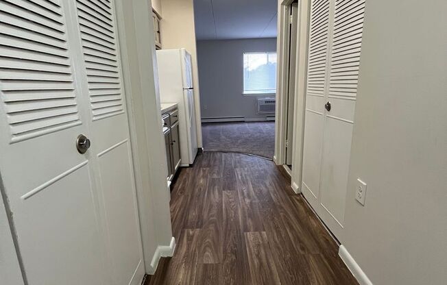 Studio, 1 bath, 575 sqft, $989, Unit 411