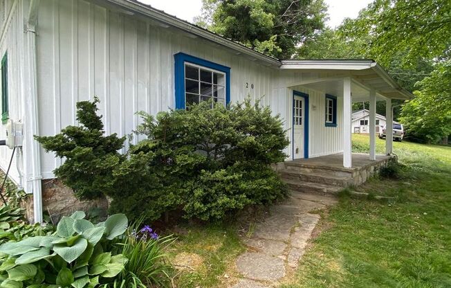 Fairview - Charming One Bedroom Cottage at Hickory Nut Gap Farm!