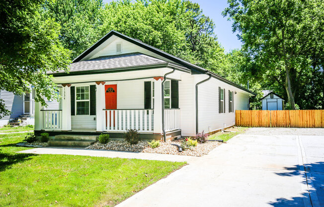 *--Walking Distance to MSU 4 bed 2.5 bath home and office with huge yard in the Phelps Grove Neighborhood!!--*